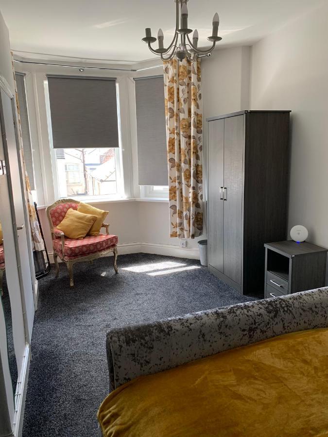 Heather Glen. Six Bedroom Home Near The Sea. Blackpool Kültér fotó